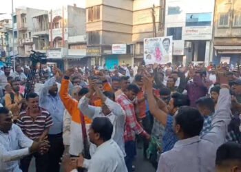 LIVE | हसन मुश्रीफ यांचे कार्यकर्ते आक्रमक; किरीट सोमय्याचा पुतळा केला दहन