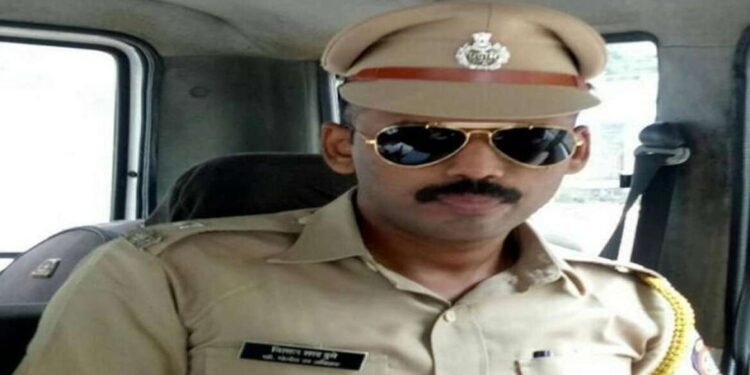 औरंगाबादच्या ACP विरोधात विनयभंग केल्याचा गुन्हा दाखल; चालत्या कारमध्ये मित्राच्या पत्नीसोबत लगट करण्याचा प्रयत्न…