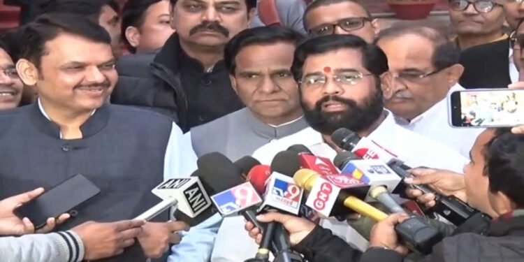 फडणवीस आणि शिंदे यांचा नवी दिल्ली येथे पत्रकारांशी संवाद…