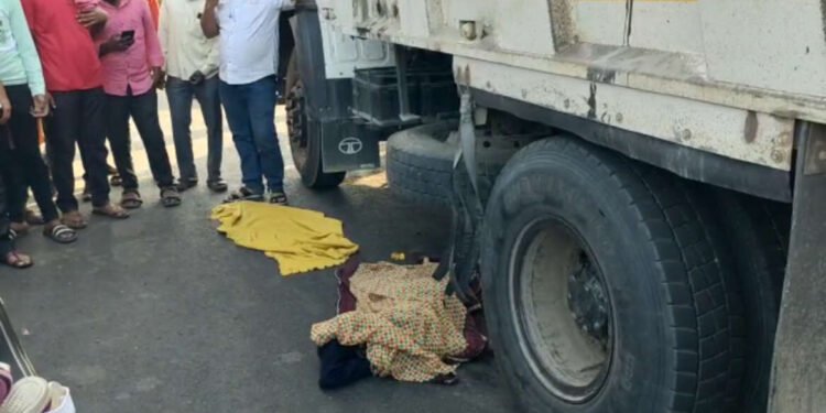 सोलापूर :- जड वाहतुकीने घेतला निष्पाप जीवाचा बळी : परिवाराने केला एकच आक्रोश