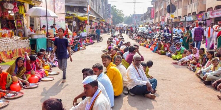 श्रीतुळजाभवानी प्रक्षाळ मंडळातर्फ महाप्रसाद वाटप..