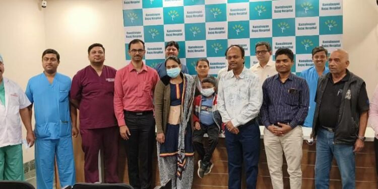 दहा वर्षाच्या मुलाला आईकडून किडनी देऊन पुनर्जन्म – कमलनयन बजाज रुग्णालयात दुर्मिळ शस्त्रक्रिया 