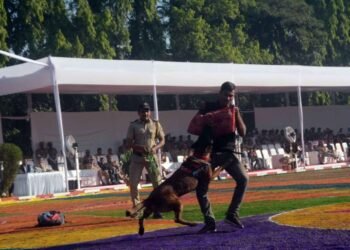 महाराष्ट्र पोलिस स्थापना सभारंभात नांदेडच्या आझाद डॉगला प्रथम पुरस्काराने गौरविण्यात आले…