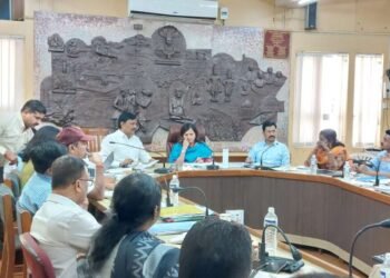 सोलापूर :- मनपाच्या खुल्याजागांवर बांधा- वापरा आणि हस्तांतर करा योजना सुरू करा – आ. सुभाष देशमुख