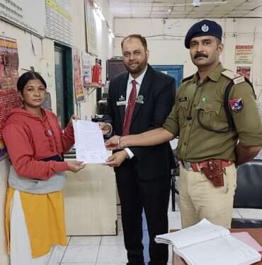 32 ग्रॅम सोन्याची चैन परत केल्याने रेल्वे विभागासह टी सी चे कार्याचे सर्व कौतुक