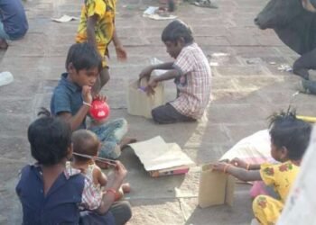 तुळजापूर – मंदीर परिसरात भिक मागणा-या दोन अल्पवयीन मुलांना केले रेस्क्यु !