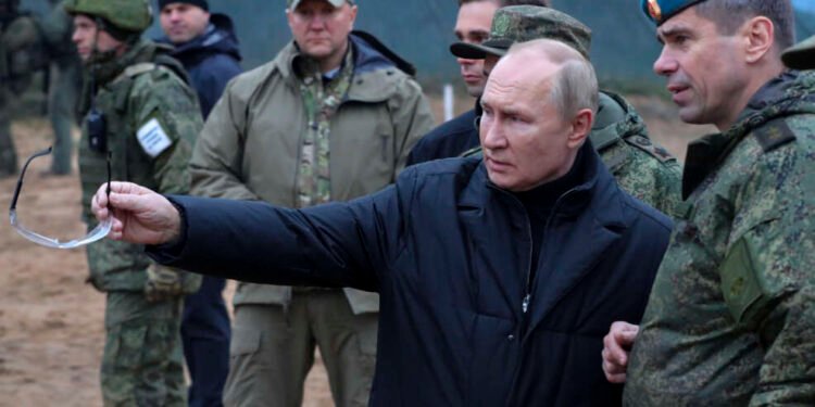 पुतीन यांच्याकडून 36 तासांसाठी शस्त्रसंधीची घोषणा; ‘या’ कारणाने घेतला निर्णय…