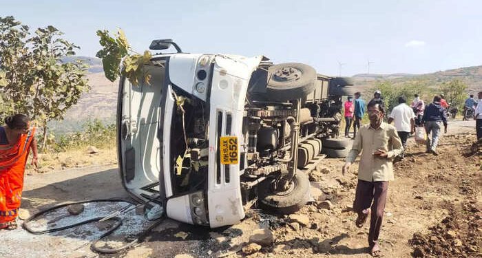 ४० विद्यार्थ्यांना नेणाऱ्या सहलीच्या बसचे ब्रेक फेल-भीषण अपघातात ४ विद्यार्थी गंभीर, १० जखमी