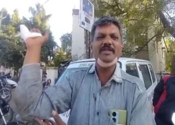 दूध घेण्यासाठी निघाले अन् पतंगाच्या मांज्याने गळाच चिरला, अहमदनगरमध्ये धक्कादायक प्रकार…