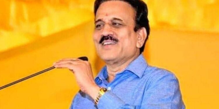 शिवसेनेत दोन गट पाडणं, हे भाजपचंच मिशन; गिरीश महाजनांनी दिली कबुली…