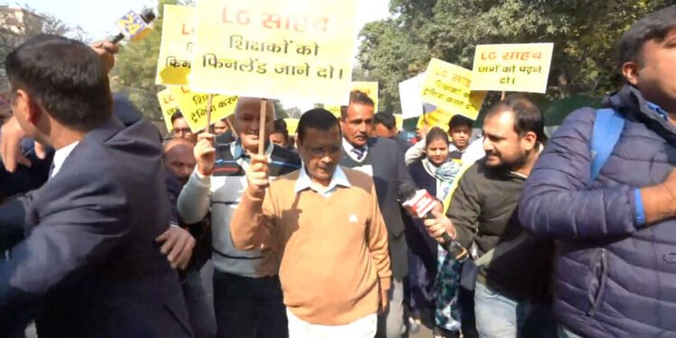 LIVE – जनतेच्या हक्कासाठी आमचा लढा सुरूच राहणार आहे – केजरीवाल