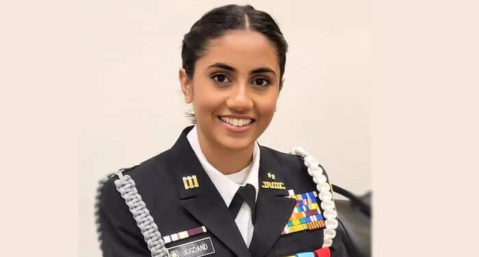 महाराष्ट्राच्या एका शेतकरी कन्येने उत्तुंग भरारी घेतली आहे…