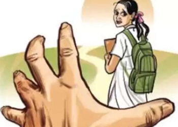 सततच्या छेडछाडीला कंटाळून १८ वर्षीय मुलीने गळफास घेऊन आत्महत्या केली…