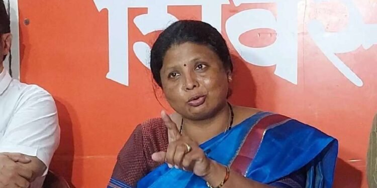 टीका करताना विशिष्ट जाती-धर्माच्या लोकांनाच टार्गेट केलं जातं; सुषमा अंधारे यांची टीका…