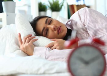 पुरेशी झोप घ्या, शारीरिक आणि मानसिक आजारांना दूर ठेवा