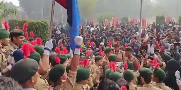 प्रजासत्ताक दिनी AMU मध्ये जय हिंद ऐवजी ‘अल्ला हु अकबर’च्या घोषणा…