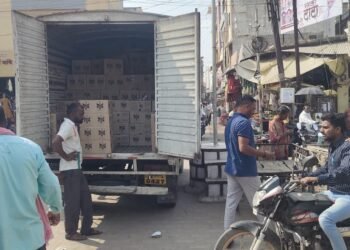 वसमत :- शहरात अवजड वाहनांना सूट दुचाकी वाल्यांची लूट, पोलिसांचा अजब कारभार…