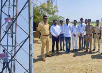 महामार्गाचे काम तातडीने सुरु करण्याच्या मागणीसाठी टॉवर वर चढुन आंदोलन…