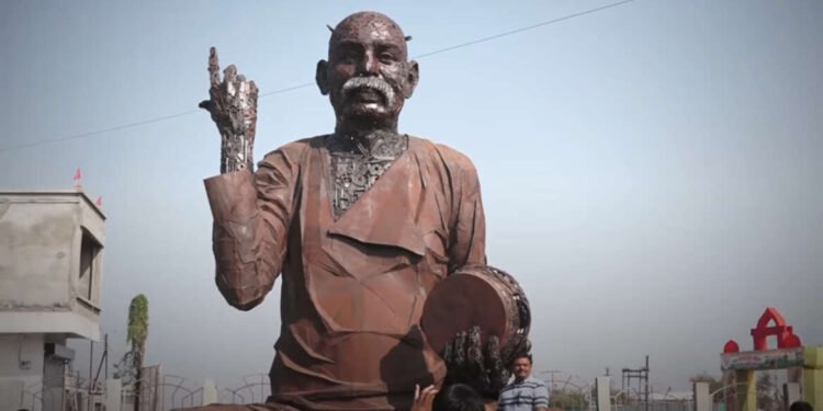 ५ टन वजनाचा राष्ट्रसंत तुकडोजी महाराजांचा भव्य पुतळा तयार, २० फूट उंच व १५ फूट रूंद…