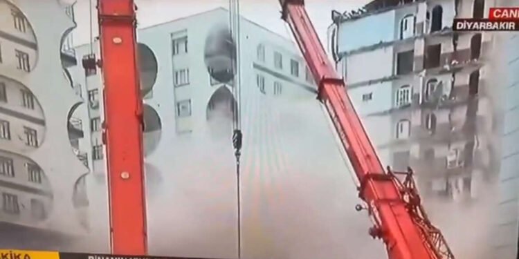 तुर्की-सिरियात हाहा:कार! भूकंपात 1300 जणांचा मृत्यू, 6 हजार जखमी; भारत मदतीला धावला