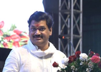 परळी, बीड :- अपघातानंतर धनंजय मुंडे यांची पहिली जाहीर सभा