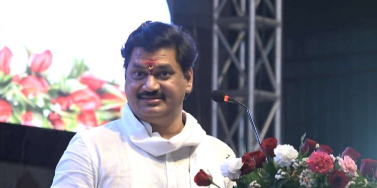 परळी, बीड :- अपघातानंतर धनंजय मुंडे यांची पहिली जाहीर सभा