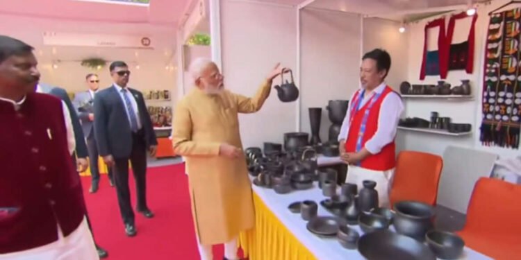 LIVE दिल्ली :- पंतप्रधान नरेंद्र मोदी यांच्या हस्ते आदि महोत्सवाचे उद्घाटन…