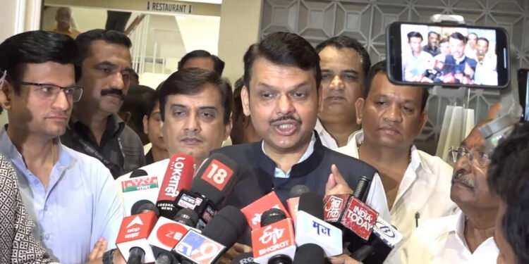 LIVE | फडणवीस यांचा कोल्हापुरात माध्यमांशी संवाद…