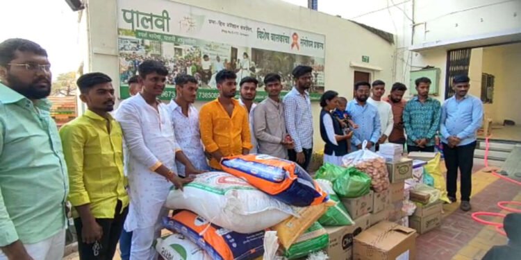 पंढरपूर:- मिरवणुकीचा खर्च टाळून पालवी संस्थेस मदत सार्वजनिक शिवजन्मोत्सव मंडळाचाआदर्श…