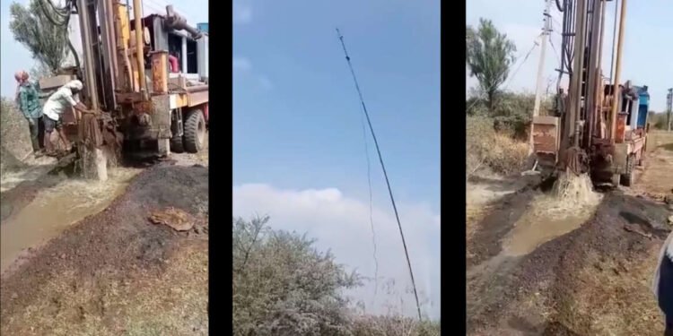 अहमदनगर :- शेतात बोर घेत असताना शेजारच्या शेतातील बोरमधील मोटार चक्क वर आली !