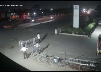 बापरे ! भयानक…अक्कलकोट रोड अपघाताचा व्हिडीओ आला समोर,घटना सी सी टी व्ही कॅमेऱ्यात कैद