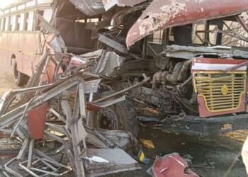 मुखेड शिरुर रोडवर भिषण अपघात बसचालक गंभीर,  कंटनेर चालक फरार…