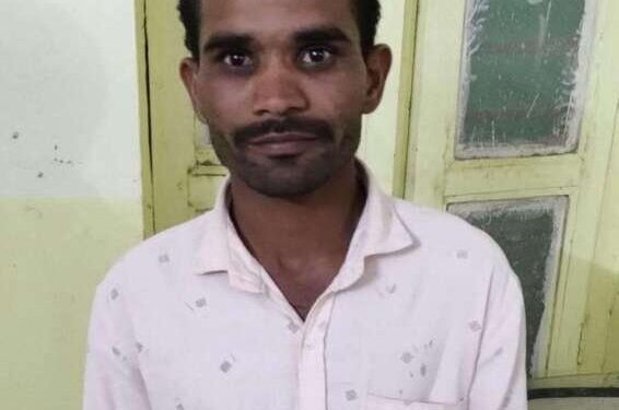 सोलापूर:- लग्नाच्या आड येणा-या प्रेयसीला गळफास देऊन खून,पोलिसांनी आरोपीला ठोकल्या बेड्या