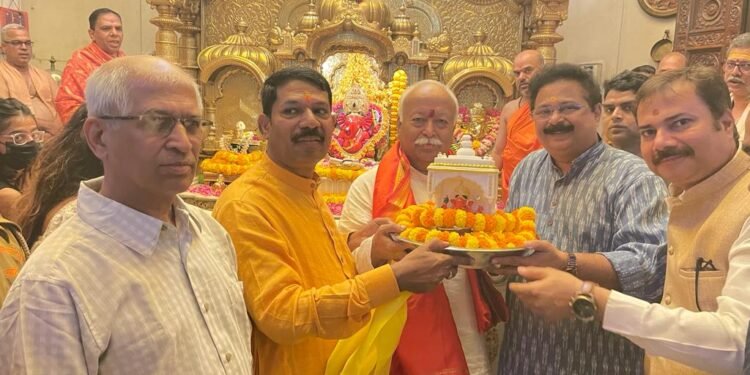 सर संघचालक मोहनजी भागवत यांनी घेतले श्री सिद्धिविनायकांचे दर्शन…