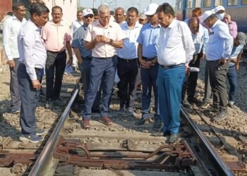 मध्य रेल्वेच्या महाव्यवस्थापकांनी सोलापूर विभागातील वाडी – सोलापूर विभागाचे निरीक्षण केले.