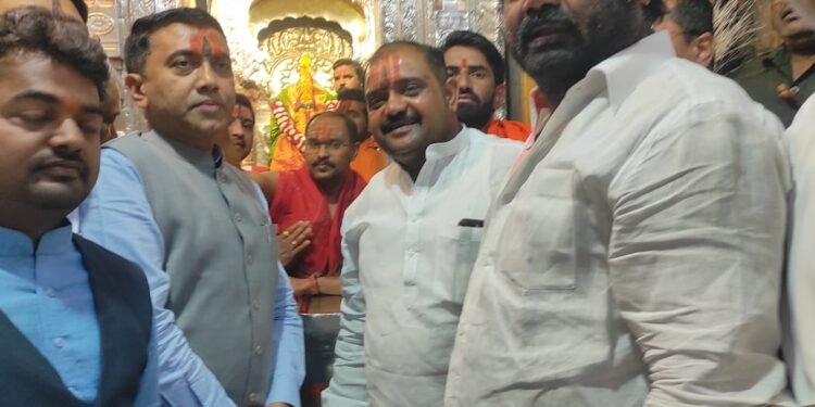 तुळजापूर – गोव्याच्या मुख्यमंत्री प्रमोद सावंत यांनी घेतले तुळजाभवानी चे दर्शन