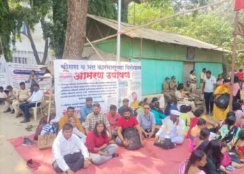 बेलगांव येथे रोजगार हमी योजनेअंतर्गत झालेल्या भ्रष्टाचार प्रकरणी आझाद मैदानावर आमरण उपोषण…
