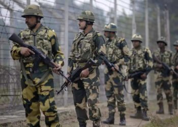 महाराष्ट्र-छत्तीसगड सीमेवर नक्षलवाद्यांचा गोळीबार, दोन पोलीस कर्मचारी शहीद.