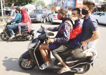 लातूर:- ट्रिपलसीट प्रकरणी 102 दुचाकीस्वारावर खटले 1 लाख 13 हजाराची दंड आकारणी…