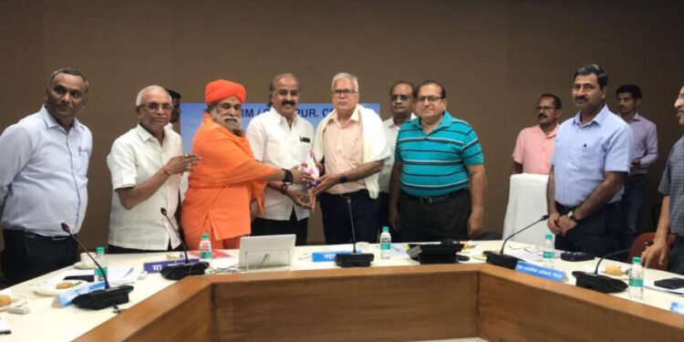 सोलापूर रेल्वे स्टेशनला टर्मीनल बनवा, मध्यरेल्वेचे महाप्रबंधक यांच्याकडे मागणी….