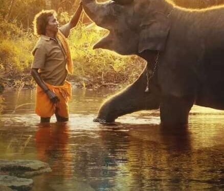 ऑस्करमुळे झालं शक्य; हत्तींच्या केअरटेकर्सचे पालटणार नशीब !