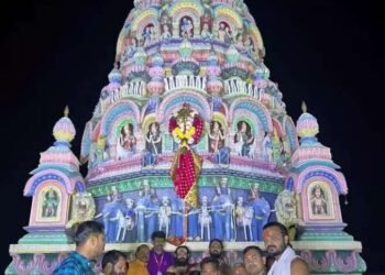 तुळजाभवानी मंदिरात गुढीपाडवा साजरा, देवीच्या कळसाच्या शिखरावर उभारली गुढी…..
