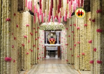 गुढी पाडव्याा निमित्त विठ्ठल मंदिराला आकर्षक फुल सजावट….