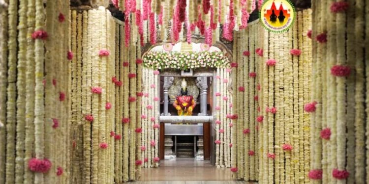 गुढी पाडव्याा निमित्त विठ्ठल मंदिराला आकर्षक फुल सजावट….
