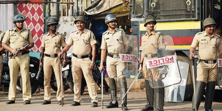 लातूरात पोलिसांची छापेमारी. 58 व्यक्ती विरोधात 50 गुन्हे…8 लाख 45 हजार 435 रुपयाचा मुद्देमाल जप्त….