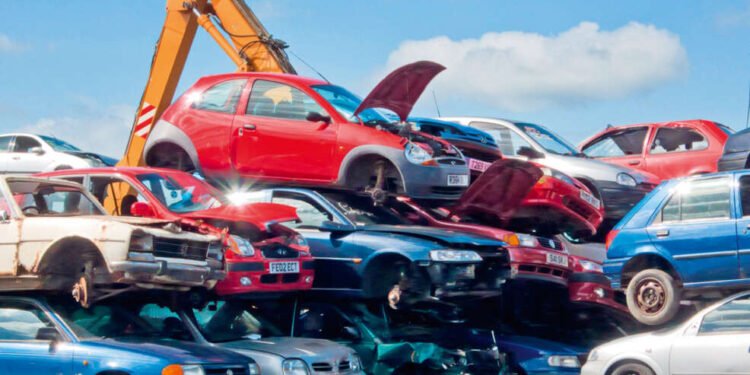 15 वर्षीवरील खासगी वाहने देखील भंगारात पाठवण्याचा निर्णय केंद्र सरकारने घेतला आहे…..