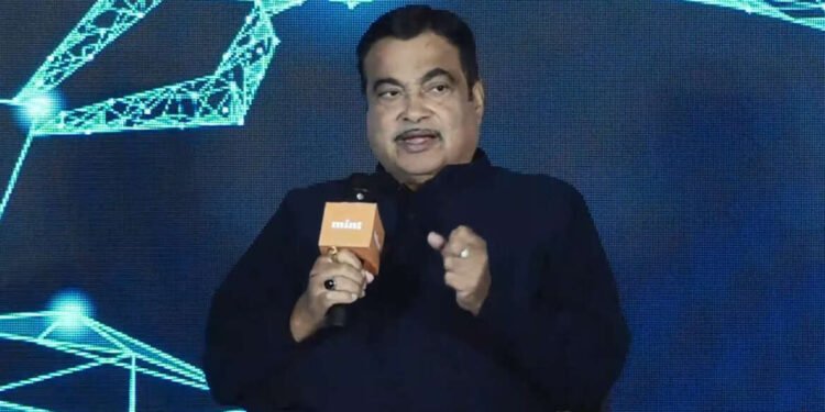 मिंट झेटवर्क स्मार्ट मॅन्युफॅक्चरिंग समिट, नवी दिल्लीला संबोधित करताना – नितीन गडकरी