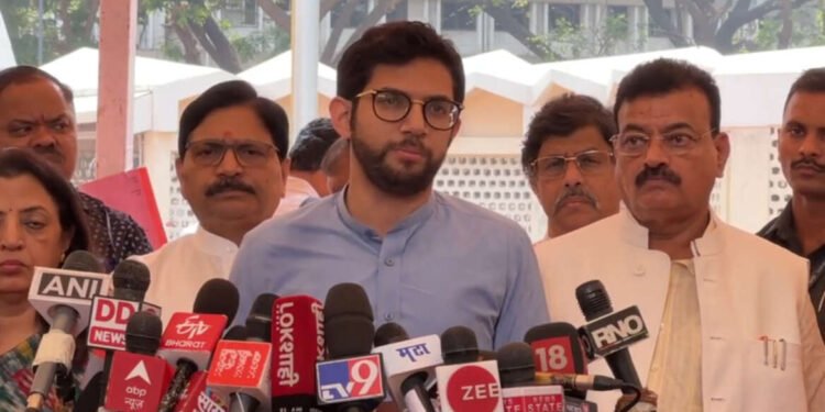 लवकरच आमचं सरकार बसेल, तेव्हा सगळ्या घोटाळ्यांची चौकशी करू – आदित्य ठाकरेंचा शिंदे-फडणवीसांना मोठा इशारा….