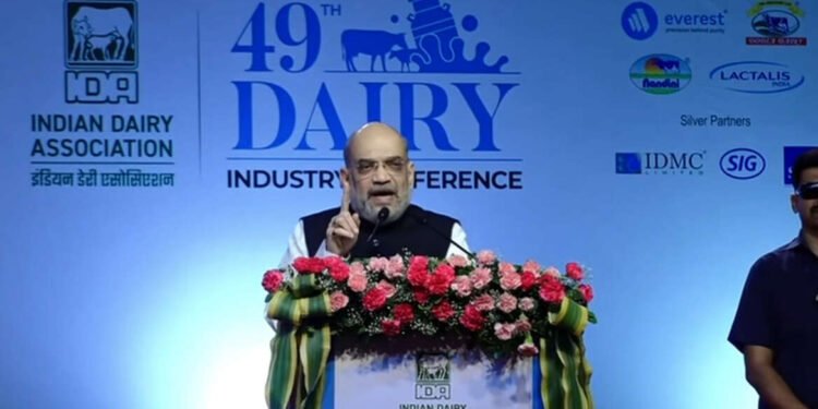 लहान शेतकर्‍यांना सक्षम बनवण्यात दुग्धोद्योग महत्त्वाची भूमिका बजावतो – अमित शहा