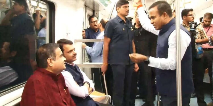 नागपुर ‘माझी मेट्रो’मधून प्रवास !